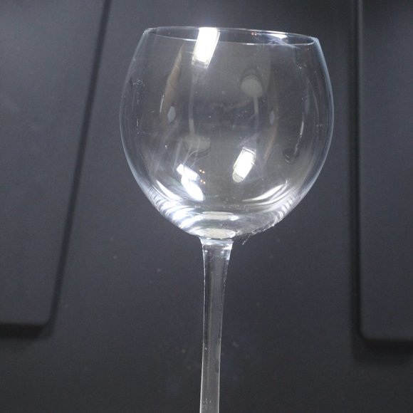 Set of two 9" Balloon Wine Glasses - Picture 2 of 2